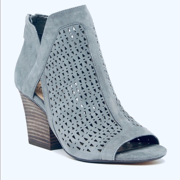 vince camuto cachinta